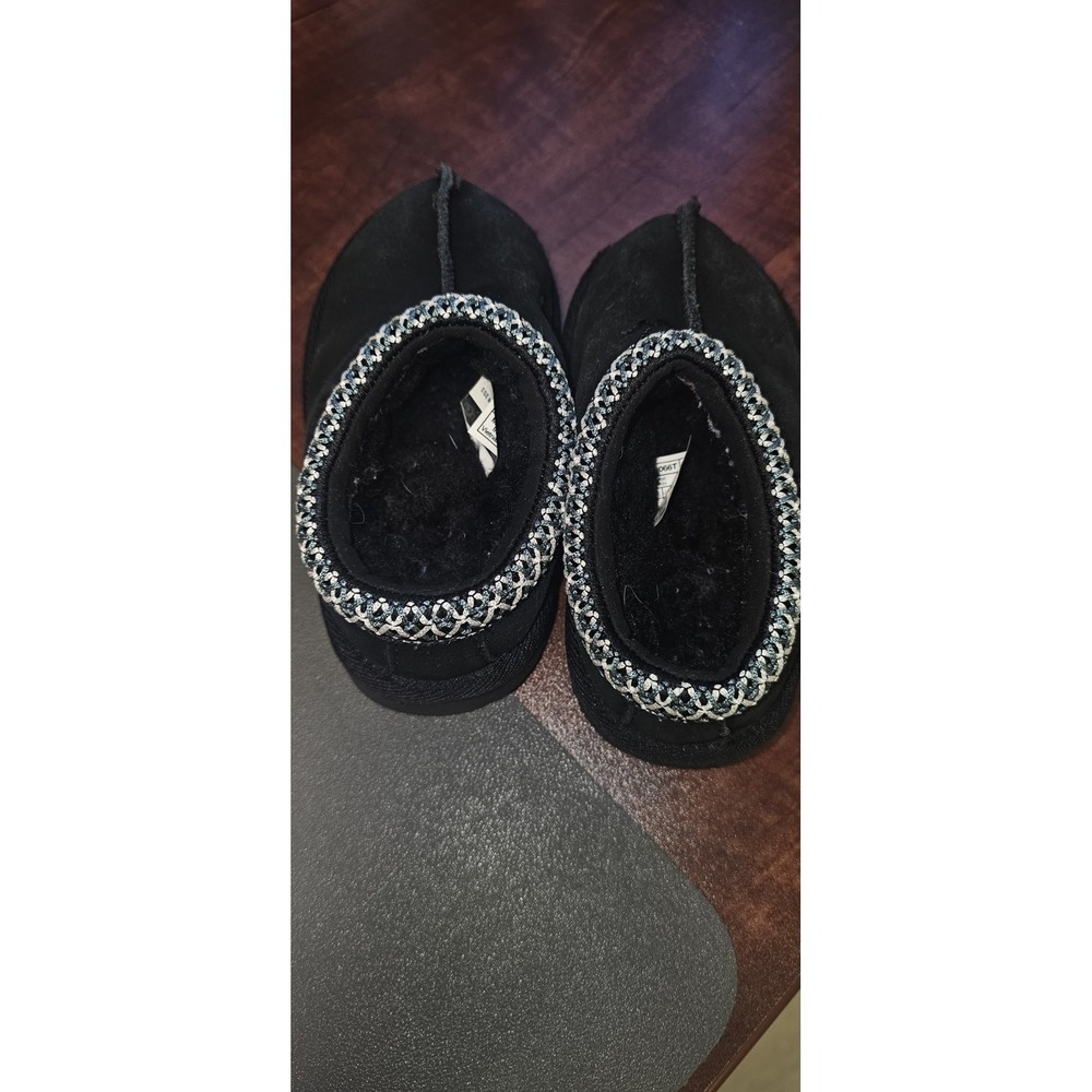 kids black uggs boots Size 7 - Picture 2 of 5